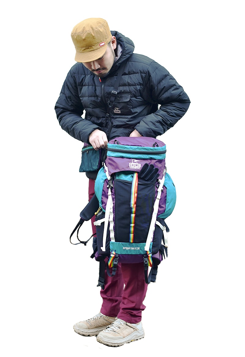 登山 ハイキングコーディネート メンズ この冬一押しの軽量ダウンジャケットをメインに機能性バックパックで登山もバッチリ Chums チャムス アウトドアファッション公式通販