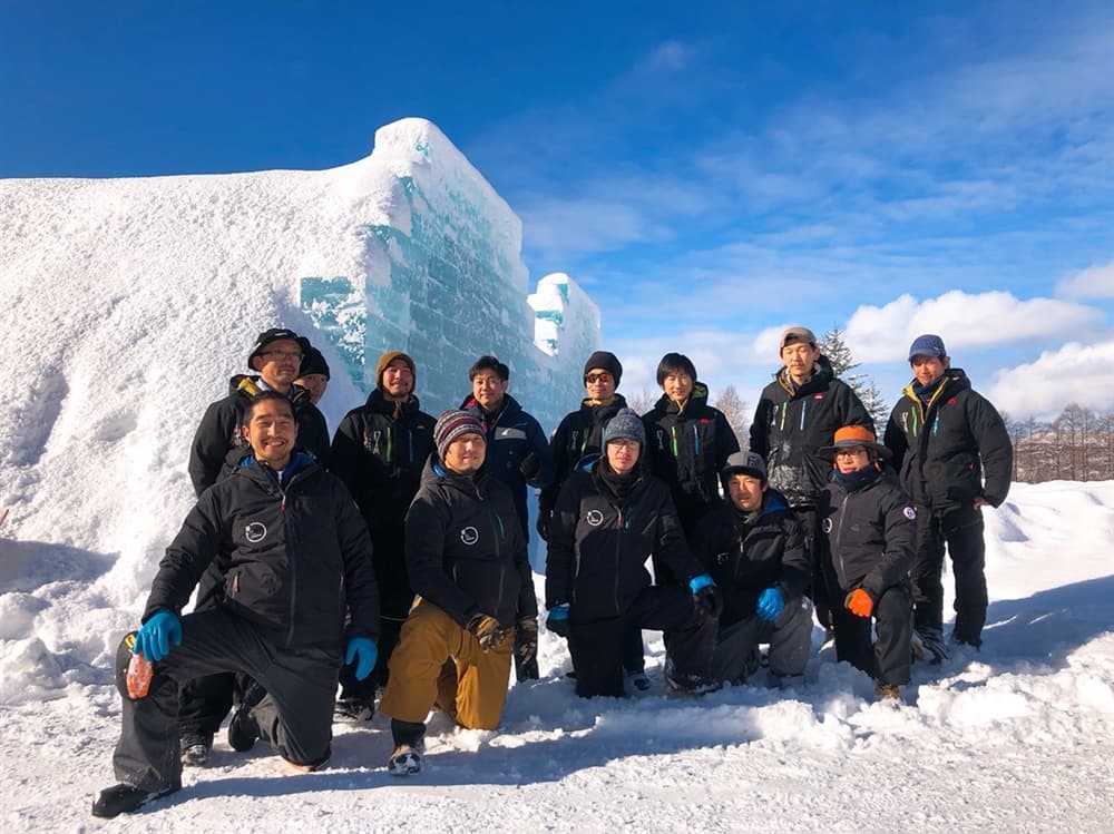 氷と雪で構成された『ICE STAR RESORT KIRORO』 のスタッフウェア