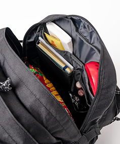 外側ファスナー内ポケット