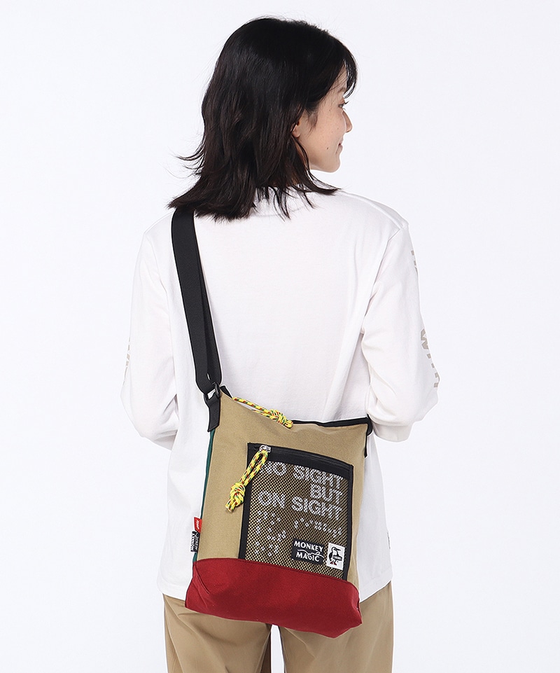 26 Monkey Magic Mesh Pocket Vertical Shoulder Bag|CHUMS(チャムス