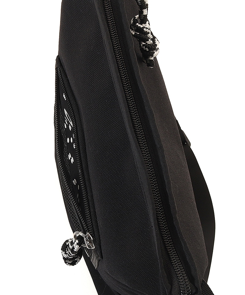 26 Monkey Magic Mesh Pocket Vertical Shoulder Bag|CHUMS(チャムス