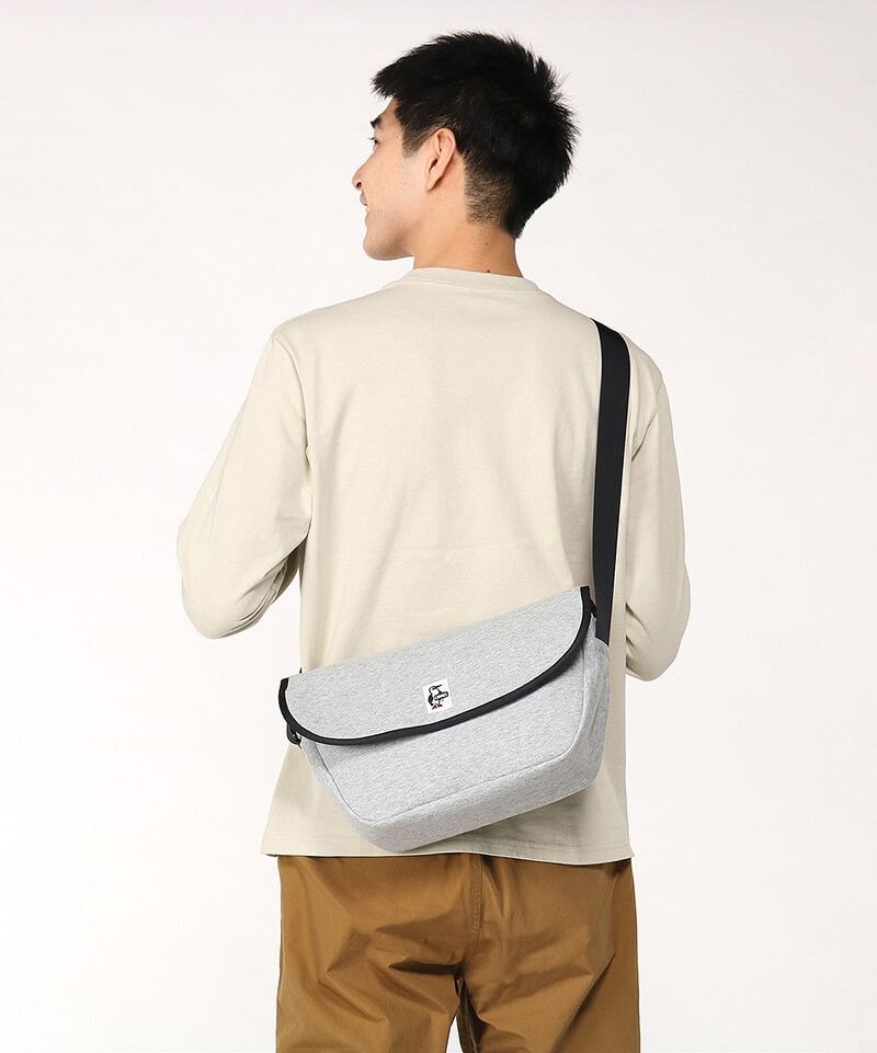 Round Flap Shoulder Bag Sweat/ラウンドフラップショルダーバッグスウェット(ショルダーバッグ)(Free Beige):  バッグCHUMS(チャムス)|アウトドアファッション公式通販